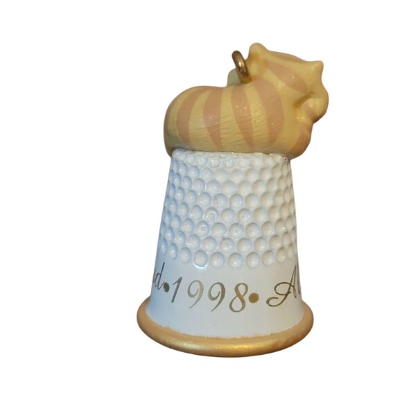 Alice in Wonderland Walt Disney Ceramic Thimble Hallmark Ornament 1998 Cheshire - Picture 3 of 6